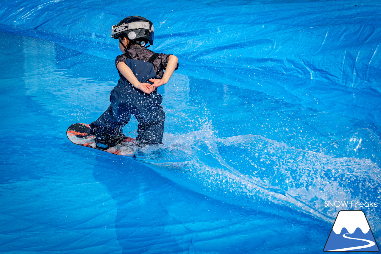 富良野スキー場｜いよいよインターナショナルなイベントに？！春シーズン恒例『第13回 Pond Skimming 池渡り』開催～♪